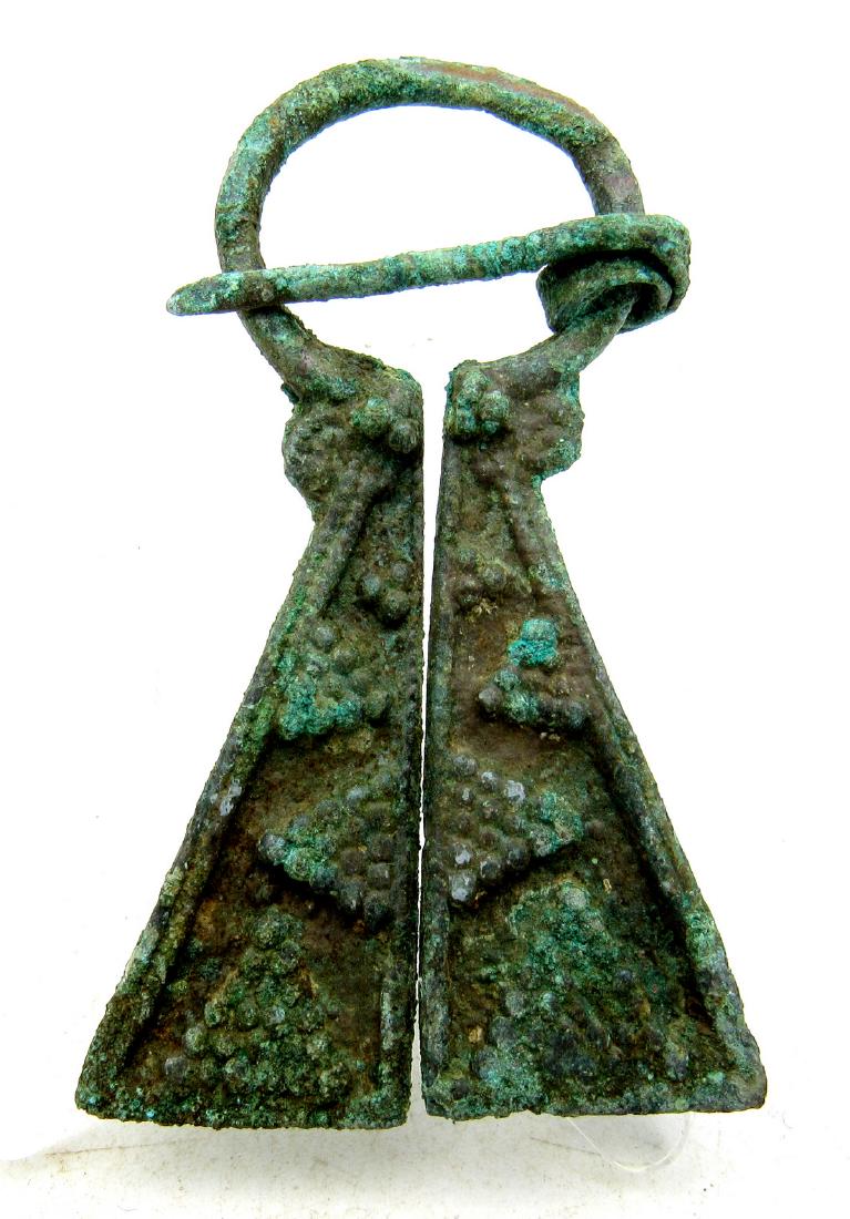 Medieval Viking Era Bronze Omega Penannular Brooch: Medieval Viking Era Bronze Omega Penannular Brooch Circa 9th – 11th c. AD Medieval Viking Era Bronze Omega Penannular Brooch. Professionally cleaned and polished to show original details. This item 