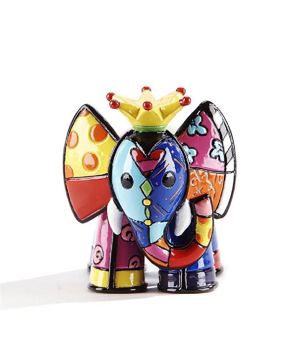 Romero Britto: Little Elephant King statue: Item: Romero Britto: Little Elephant King statue Maker: Romero Britto Origin: Brasil Date/Period: 2017 Materials: Polystone Size: H. 2.65 x W. 2.36 inch Little Elephant King Pop Art statue, by artist
