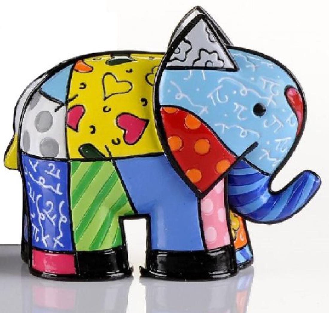 Romero Britto: Little Elephant India statue: Item: Romero Britto: Little Elephant India statue Maker: Romero Britto Origin: Brasil Date/Period: 2017 Materials: Polystone Size: H. 2.55 x W. 3.02 inch Little Elephant India Pop Art statue, by artis