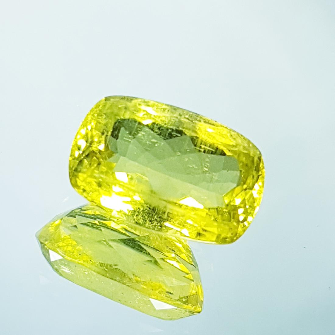 Yellow Aquamarine(Beryl) - 7.40 Carat Loose: Item: Yellow Aquamarine(Beryl) - 7.40 ct Loose gemstone Color/Clarity: VVS - VS Carat Weight: 7.4 Size (mm): 14.90 x 9.80 x 7.20 Rectangular Cushion - Afghanistan No Reserve: This lot starts at $1 and