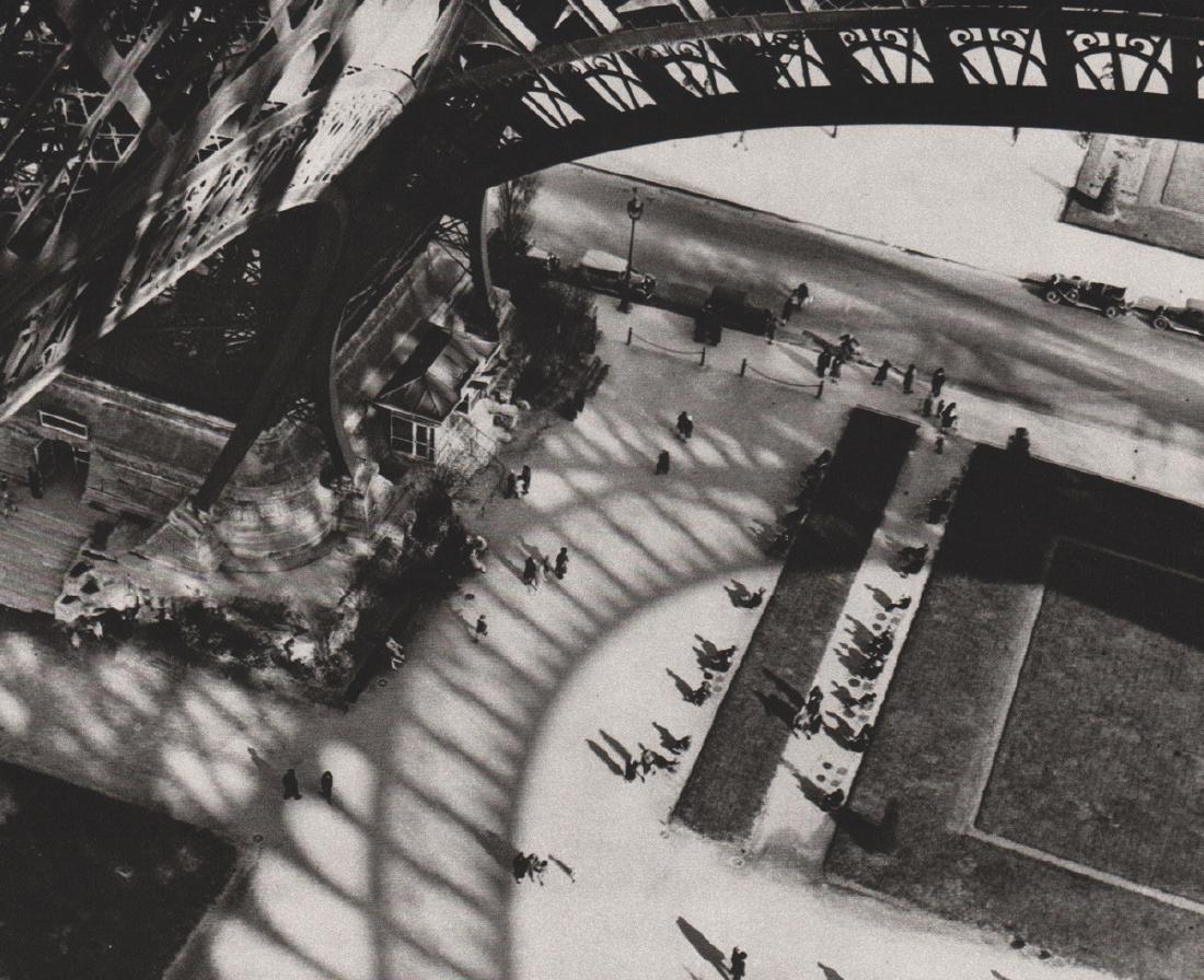 ANDRE KERTESZ - Paris, 1929: Artist: ANDRE KERTESZ Print Title: Paris, 1929 Medium: Sheet-Fed Gravure Printing date: 1985 Printed in France Image size approx. 7.5 x 6.25 inches Andre Kertesz(1894-1985) born Kertesz Andor, was a H