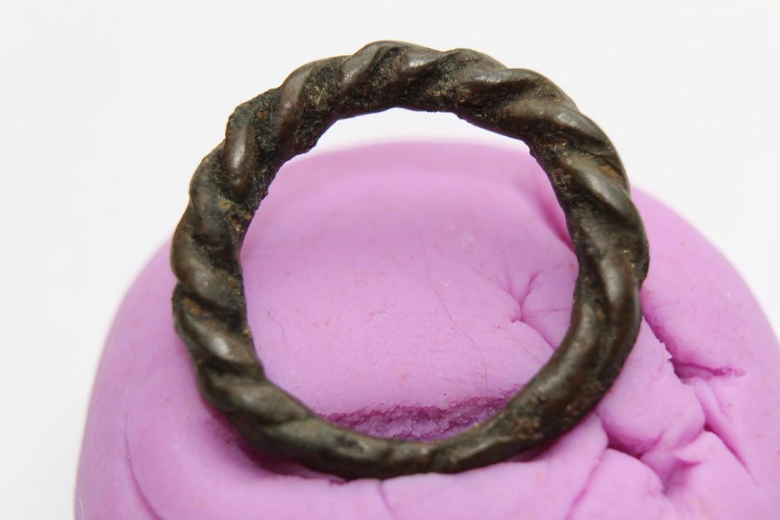 Medieval Twisted Ring- D16,5 Mm (1 of 6)
