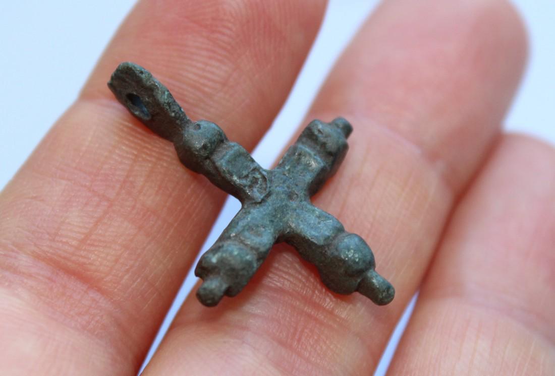 Post-Medieval Bronze Cross Pendant (1 of 5)