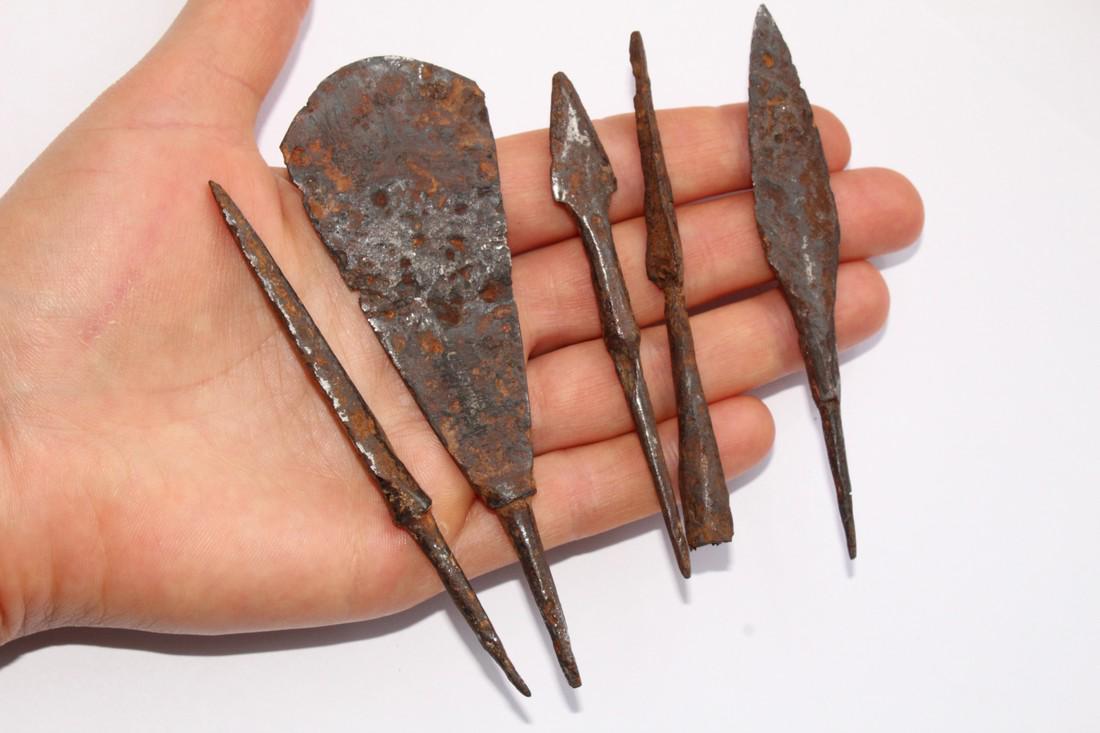 Medieval Iron Little Arrowheads (5) (1 of 6)