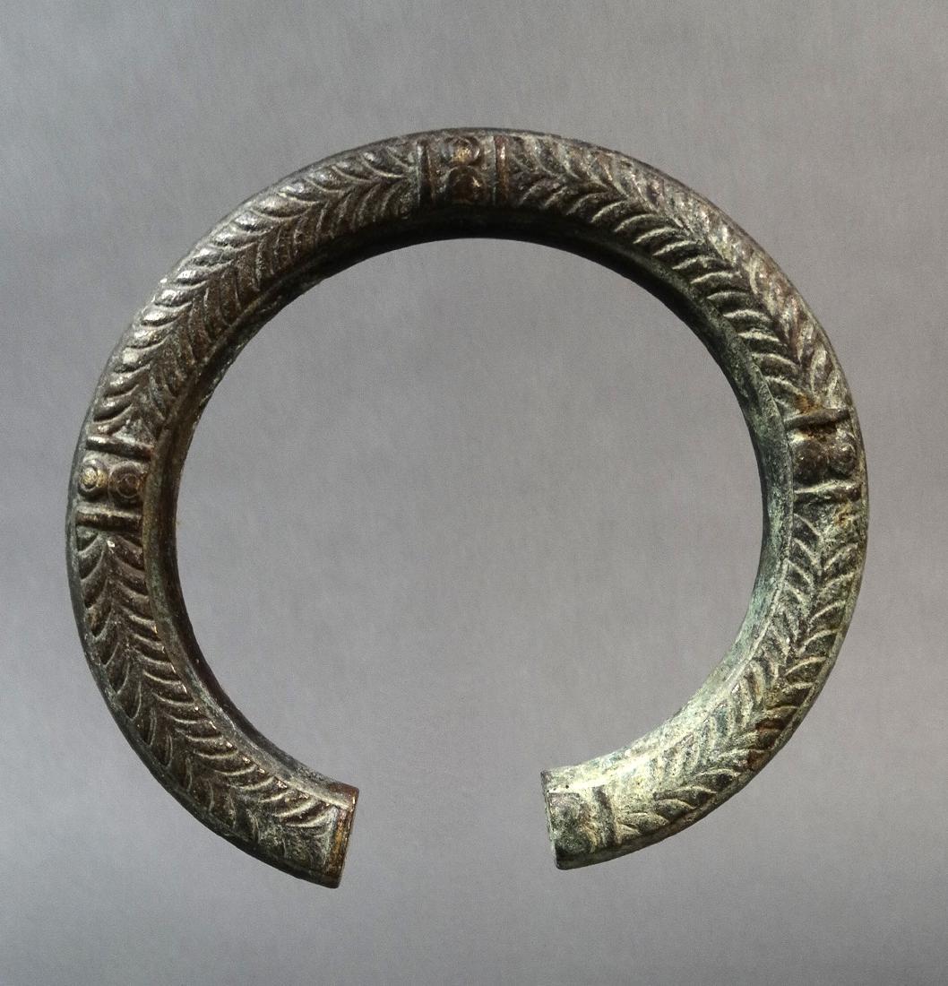 Old Heavy Bronze Bracelet Sao Tribe (1 of 9)