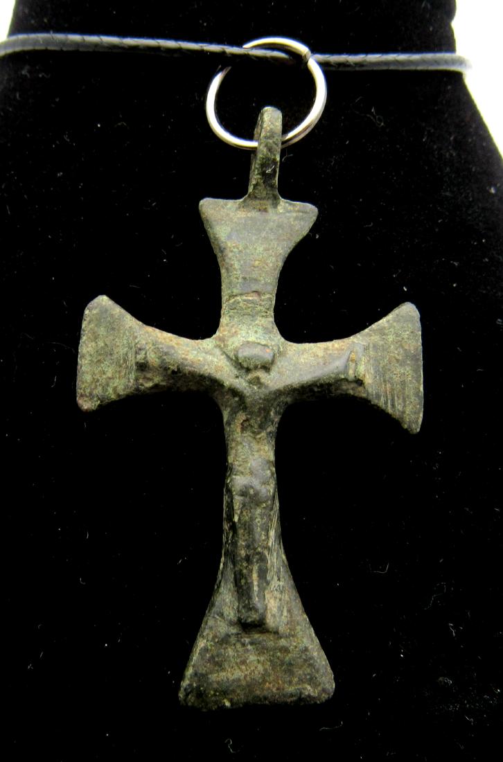 Medieval Crusaders Cross Pendant with Jesus (1 of 2)