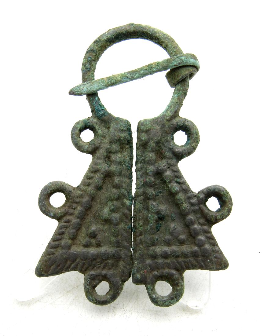 Medieval Viking Era Bronze Omega Penannular Brooch: Medieval Viking Era Bronze Omega Penannular Brooch Circa 9th – 11th c. AD Medieval Viking Era Bronze Omega Penannular Brooch. Professionally cleaned and polished to show original details. This item 