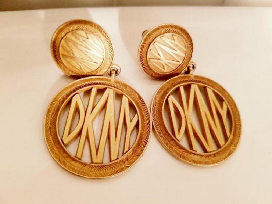 Vtg Dkny Gold Plated Signature Earrings: DKNY Signature gold plated earrings absolutely stunning in amazing showroom condition. Signed on the back Please note that this lot has a confidential reserve. When you leave a bid in advance of the a