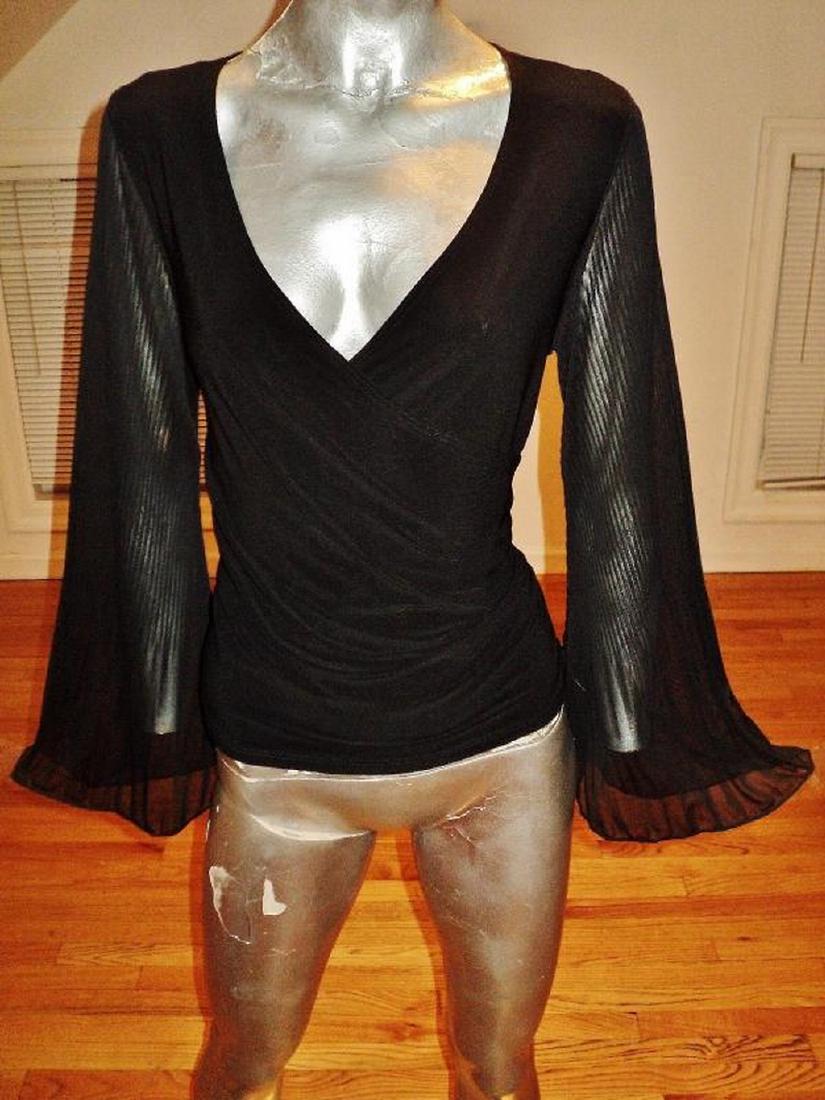 Bliss Cross Over Top Pencil Pleated Bat Chiffon Sleeves: This top is gorgeous in details and look. It is draped cross over with pencil pleated chiffon bat sleeves. A size M/L In very good condition and amazing Please note that this lot has a confidential re