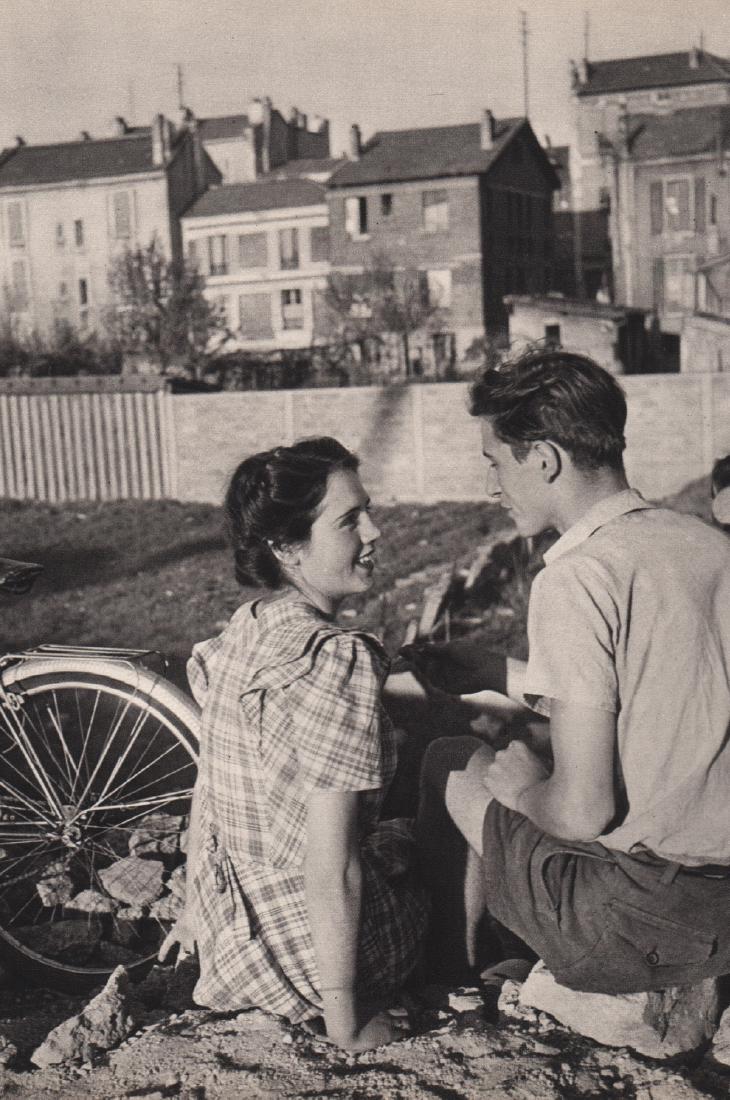 ROBERT DOISNEAU - L'Amour: Artist: ROBERT DOISNEAU Print Title: L'Amour Medium: Sheet-fed Gravure Printing Date: 1949 Printed in Switzerland Image Size: 6 x 9 inches Robert Doisneau (1912-1994) was a French photographer. In the