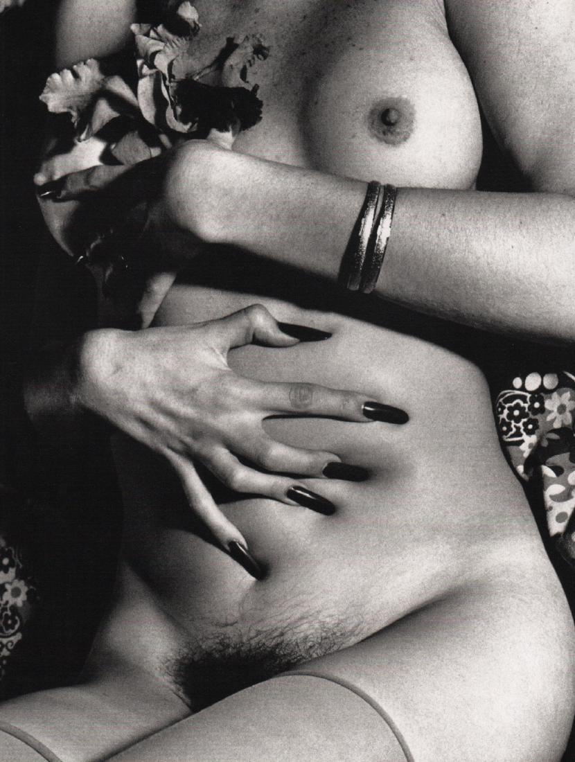 HELMUT NEWTON - Nude, Hollywood, 1981: Artist: HELMUT NEWTON Print Title: Nude, Hollywood 1981 Medium: Photo-Lithograph Printing Date: 2000 Printed in Italy Image size: 8 x 10 inches Helmut Newton (1920-2004) was a German-Australian photog