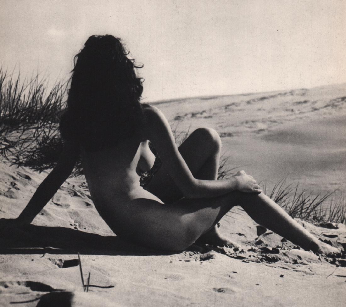 G. POWELL - Nude: Artist: G. POWELL Print Title: Nude Medium: Sheet-fed Gravure Printing Date: 1939 Printed in France Image Size: 8.75 X 7.75 inches No Reserve: This lot starts at $1 and has no reserve as a courtesy so