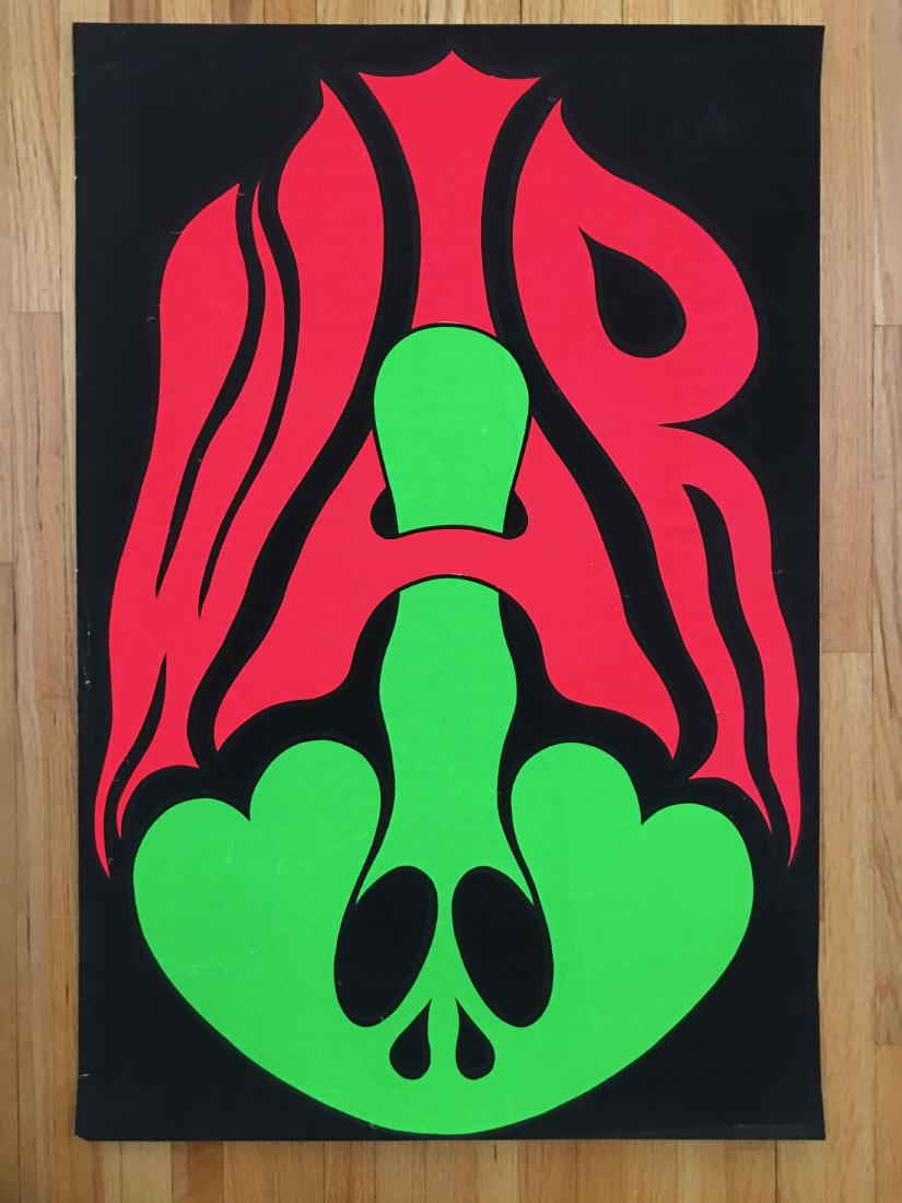 WAR BLACKLIGHT (1 of 1)