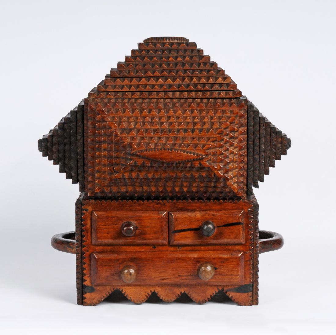 Prisioner Artist "Gus" Wynn's Tramp Art Box (1 of 9)