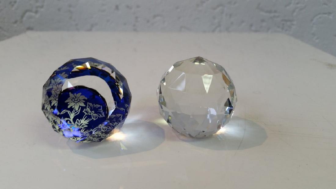 Swarovski balls: Title: Swarovski balls Maker: Swarovski Date/Period: 1990-2000 Materials: crystal Size: 5-6cm Swarovski balls No Reserve: This lot starts at $1 and has no reserve as a courtesy so that collectors can 
