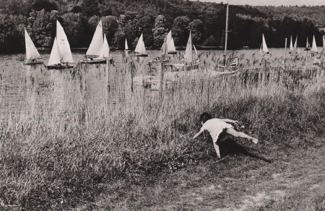 EDOUARD BOUBAT - Meulan, Paris 1954: Artist: EDOUARD BOUBAT Print Title: Meulan, Paris 1954 Medium: Sheet-Fed Gravure Printing Date: 1988 Printed in Spain Image Size: 6.5 x 4.25 inches Edouard Boubat (1923-1999) was a French photojournal