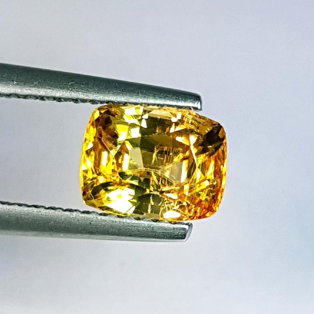 Golden Zircon - 1.90 ct: Item: Golden Zircon - 1.90 ct Loose gemstone Stone Clarity: VVS - VS Carat Weight: 1.9 Size (mm): 7.20 x 5.70 x 4.20 Cushion - Cambodia No Reserve: This lot starts at $1 and has no reserve as a courte