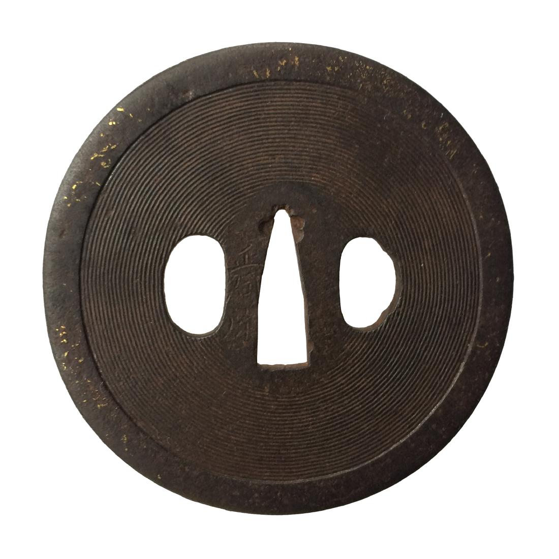 Signed iron tsuba carved with concentric circles: Item: Signed iron tsuba carved with concentric circles (Shoami?) Origin: Japan Date: Edo period Materials: Iron, gold Dimensions: 92.1 x 91.7 x 3.9 mm; 218 g Iron tsuba of round form carved with conce