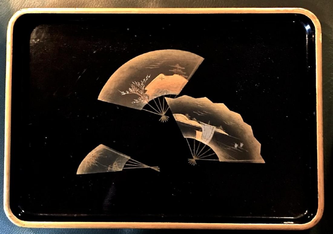 Lacquer tray with fans motif (1 of 2)
