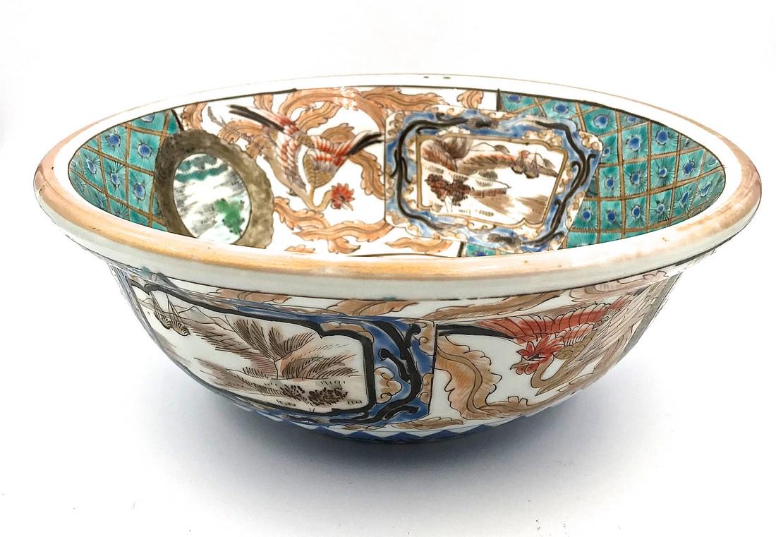 Porcelain bowl: Item: Porcelain bowl Origin: Japan Date: Edo or Meiji Materials: Porcelain Dimensions: 22.7 cm diameter, 8.5 cm height Please note that this lot has a confidential reserve. When you leave a bid in adv