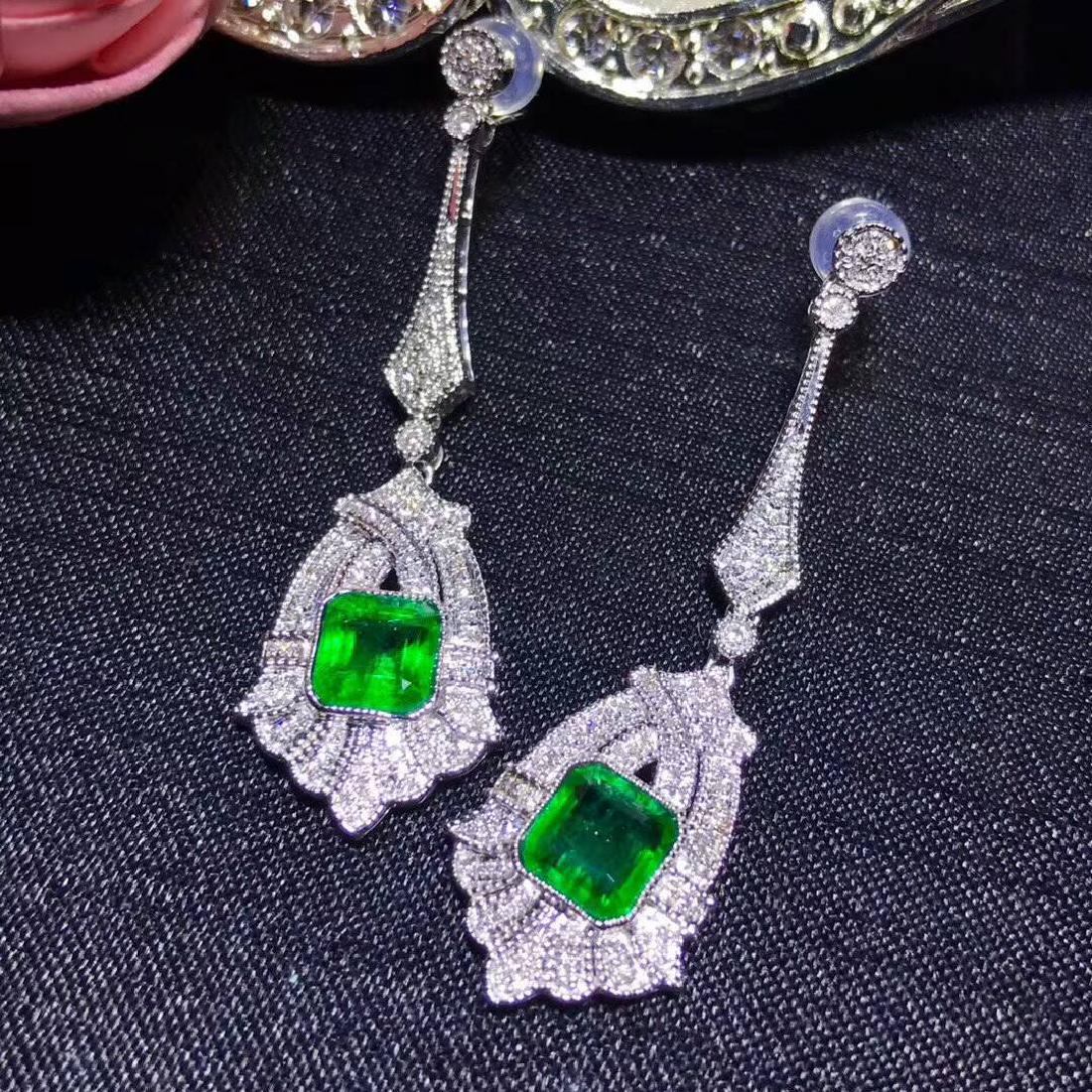 2.5ct Emerald Earrings in 18kt White Gold (1 of 6)