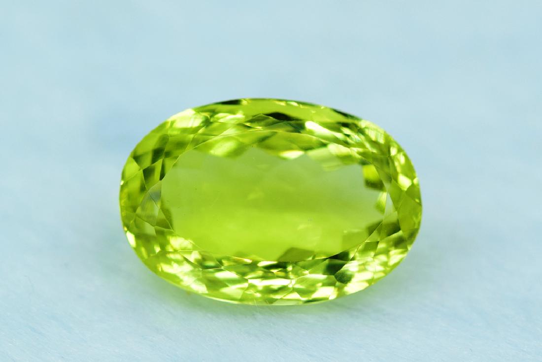 15.90 lemon quartz loose gemstone: 15.90 lemon quartz loose gemstone weight : 15.90 cts dimensions : 17*10*8 mm treatment : natural origin : pakistan Please note that this lot has a confidential reserve. When you leave a bid in advance