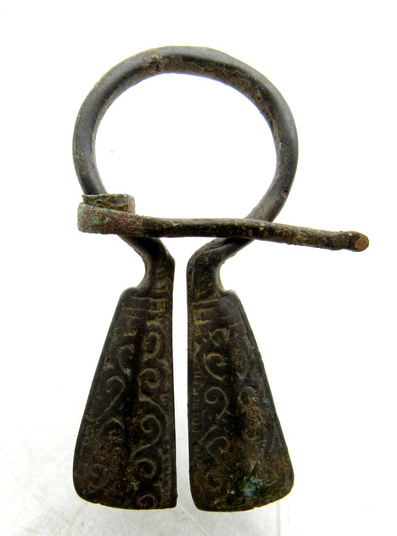 Viking Penannular Omega Brooch: Viking Penannular Omega Brooch Date: 9th -11 th C AD Description: Superb Ancient item in Wearable Condition, it comes with a lifetime guarantee of authenticity Viking Penannular Omega Brooch Material: