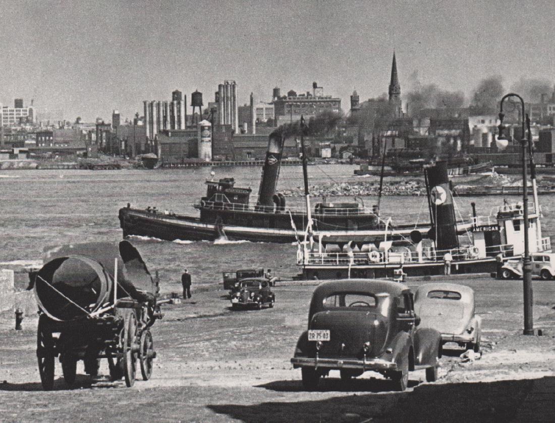 ANDRE KERTESZ - New York, 1937: Artist: ANDRE KERTESZ Print Title: New York, 1937 Medium: Sheet-Fed Gravure Printing Date: 1976 Printed in Japan Image size approx. 6.5 x 4.5 inches Andre Kertesz(1894-1985) born Kertesz Andor, was a