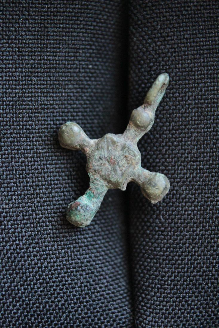 Medieval Viking Bronze Cross Pendant: Medieval viking bronze cross pendant Origin: Europe Period: 9th - 14th century AD Material: bronze Size: 25 mm place of discovery - Ukraine, Ukrainian private collection Please note that this lot has 
