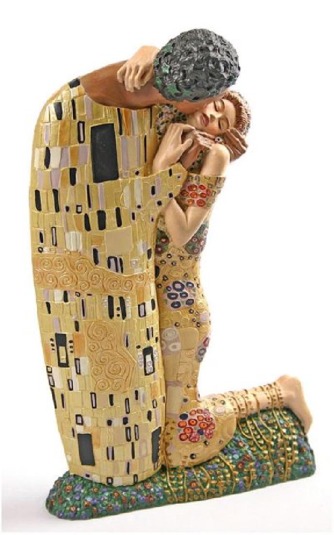 After Gustav Klimt: The Kiss statue (1 of 4)