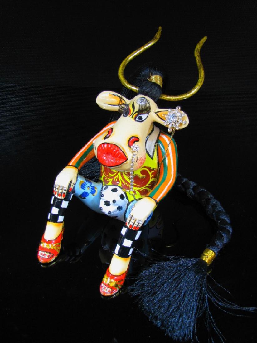 After Thomas Hoffmann: Cow esmeralda statue (1 of 5)