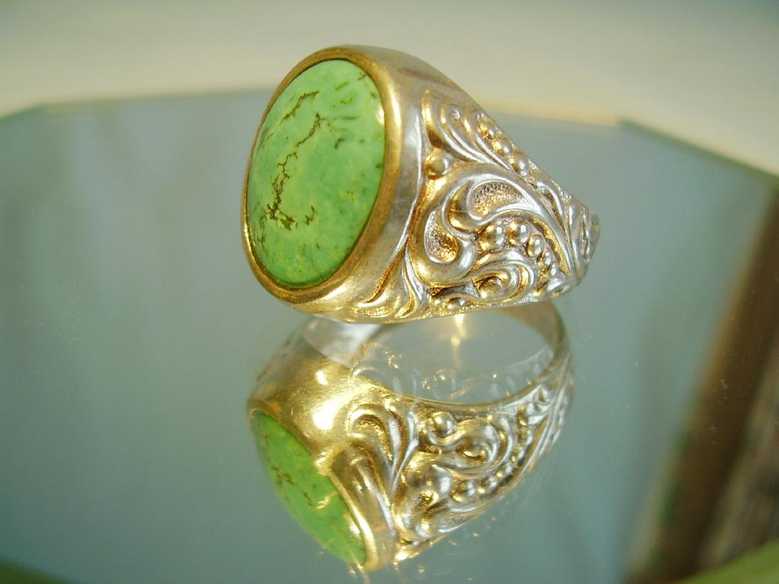 Silver Ring with natural turquoise: Item: Silver Ring with natural turquoise Brand: No Metal Purity: Silver 935 Gemstone: natural turquoise Carat Weight: 5 ct size 8 us, weight 6,5 gr. Ringhead 20,1 x 17 mm Antique Silver Ring about 193