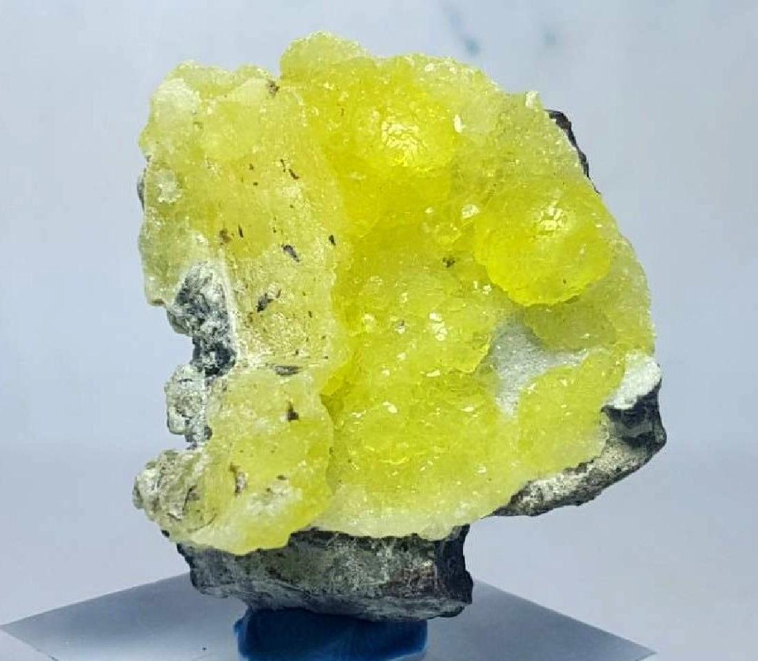BRUCITE SPECIMEN: Item: BRUCITE SPECIMEN Origin: BALUCHISTAN Weight: 72 CARATS amazing lemon yellow brucite mineral Please note that this lot has a confidential reserve. When you leave a bid in advance of the auction, 