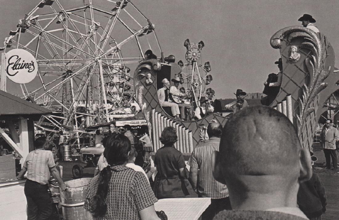 LEE FRIEDLANDER - Danbury, Connecticut 1971: Artist: LEE FRIEDLANDER Print Title: Danbury, Connecticut 1971 Medium: Photo-Lithograph Printing Date: 1978 Printed in the USA Image Size: 8.5 X 5.75 inches Lee Friedlanderborn July 14, 1934) is an Am