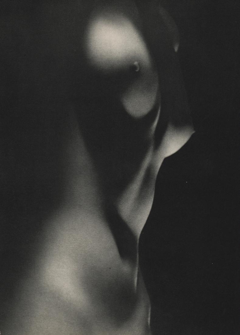 ANNEMARIE HEINRICH - Nude: Artist: ANNEMARIE HEINRICH Print Title: Nude Medium: Sheet-fed Gravure Printing Date: 1954 Printed in France Image Size: 9 x 11 inches Annemarie Heinrich (1912- 2005) was a German-born naturalized Arg
