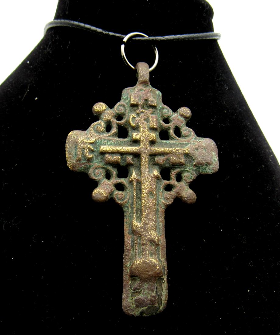 Late Medieval Bronze Radiate Cross Pendant (1 of 2)
