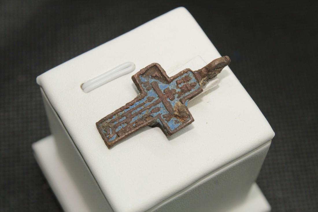 Medieval Bronze Cross Orthodox Pendant With Blue Enamel: Title: Medieval bronze cross orthodox pendant with blue enamel Origin: Europe Period: 17 th - 18 th century AD Material: bronze,blue enamel Size: 17x39 mm Place of Discovery: Ukraine Please note that 