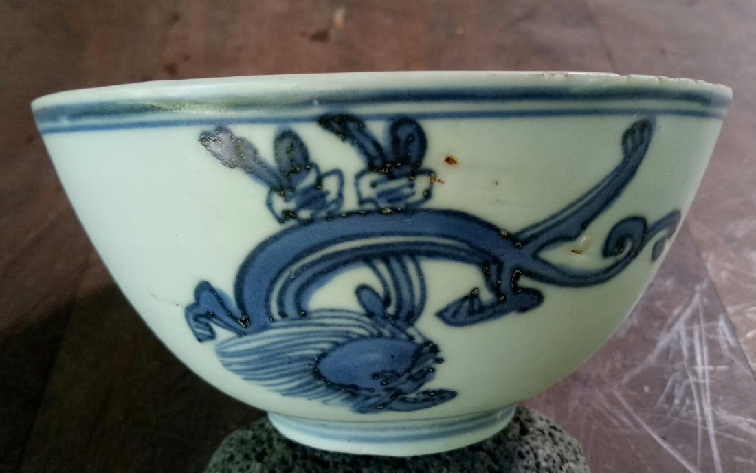 Chinese Ming porcelain bowl w stylized dragon, c1600 (1 of 5)