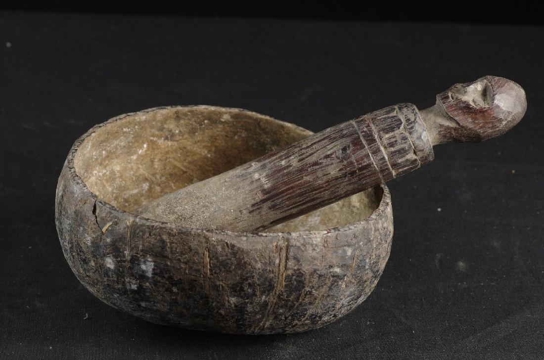 Shaman Mortar and Pestel Atoni West Timor, Indonesia: Shaman mortar and pestel - Atoni - West Timor, Indonesia Mortar: diameter 13 cm; pestel cm 18 (inches: 5") WEIGHT: 190 g. Shaman mortar and pestel. The mortar is made from a coconut shell and the pest
