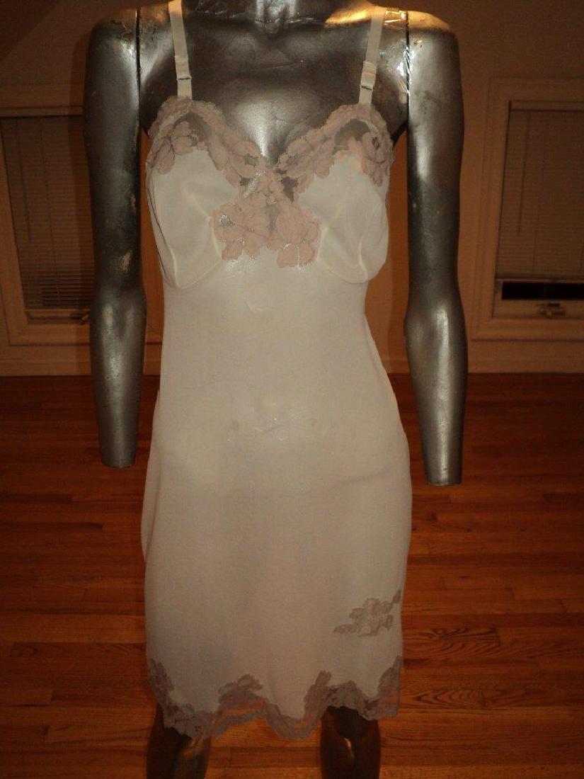 Vintage 50s Enka Crepeset Mistee Full Slip/Nightgown: Vintage 50s Enka Crepeset Mistee Full Slip/Nightgown Creme French Lace /36. AN AMAZING BEAUTY. SLIP/ NIGHTGOWN IS STUNNING WITH FRENCH PIN UP LACE TRIM BODICE & SKIRT HEMLINE.THIS ONE IS A WINNER. SIZ