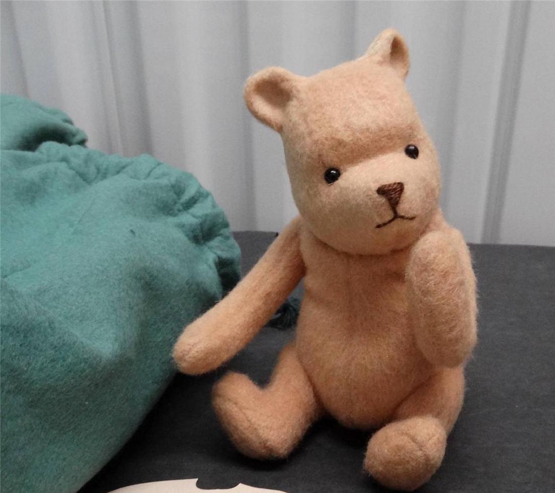 R. John Wright Club " Silly Old Bear" Winnie the Poo: R. JOHN WRIGHT CLUB " SILLY OLD BEAR" WINNIE THE POO WITH COA 507 R. JOHN WRIGHT CLUB " SILLY OLD BEAR" WINNIE THE POO WITH COA 507 & BAG Please note that this lot has a confidential reserve. When you