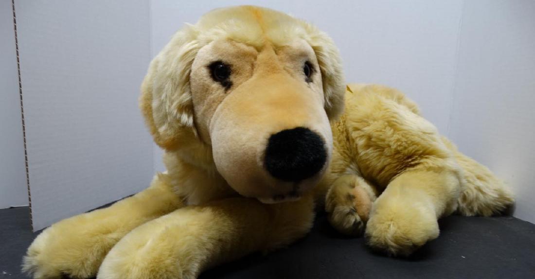2004 Steiff Steiff Fao Golden Retriever American Kennel: 2004 STEIFF Golden Retriever American Kennel Club (AKC) EAN 667831 RED AKC COLLAR 45cm 18 inches. This is Vintage MINT condition Please note that this lot has a confidential reserve. When you leave a 