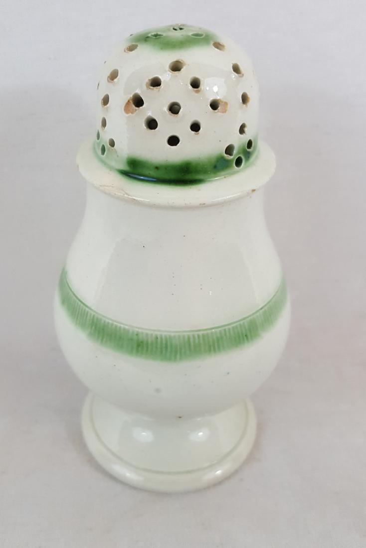 Green Leeds Pepper Pot ca 1820: Green Leeds Pepper Pot ca 1820 4 1/2" tall x 2 3/8" diameter Excellent near mint condition. Please note that this lot has a confidential reserve. When you leave a bid in advance of the auction, submit