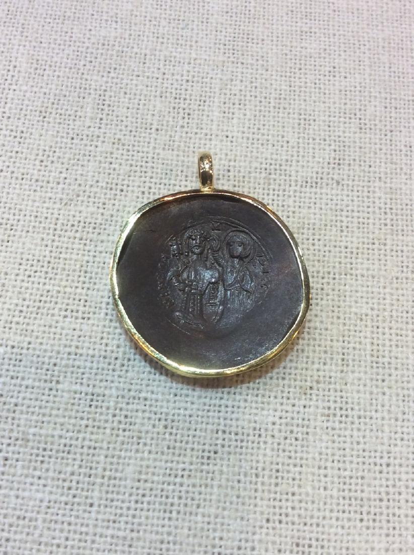 18k gold pendent with Byzantine cup shaped coin (1 of 3)