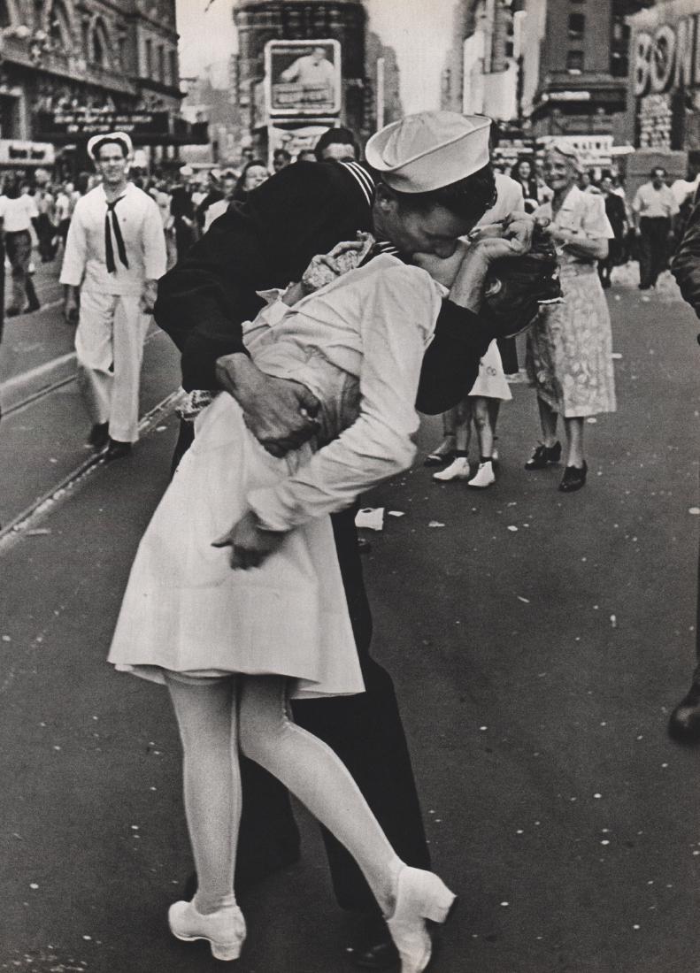 alfred eisenstaedt vj day photo
