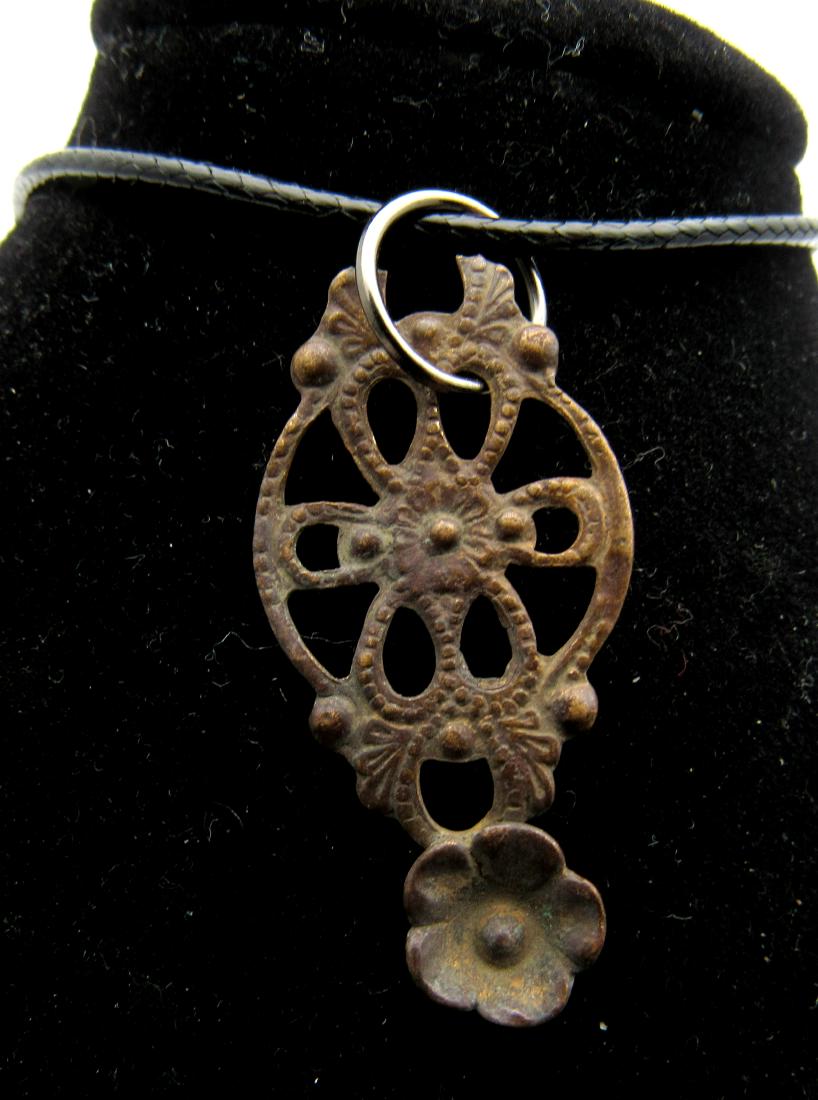 Late Medieval Tudor Bronze Floral Ladies Pendant (1 of 2)