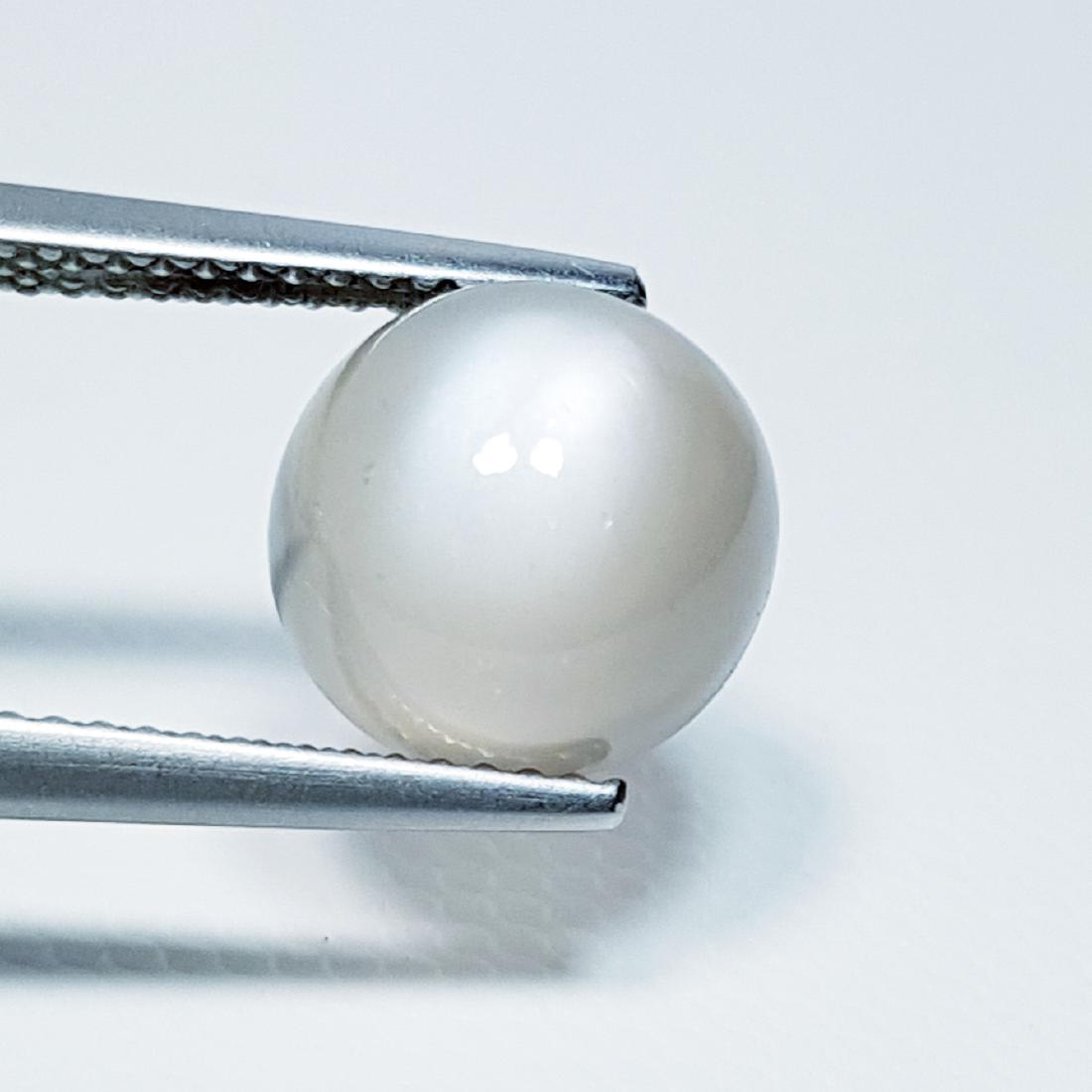 Candy Moonstone - 3.99 ct: Item: Candy Moonstone - 3.99 ct Loose gemstone Color/Clarity: VVS Carat Weights: 3.99 Size (mm): 9.70 x 9.80 x 5.70 Round - Tamilnadu No Reserve: This lot starts at $1 and has no reserve as a courtesy