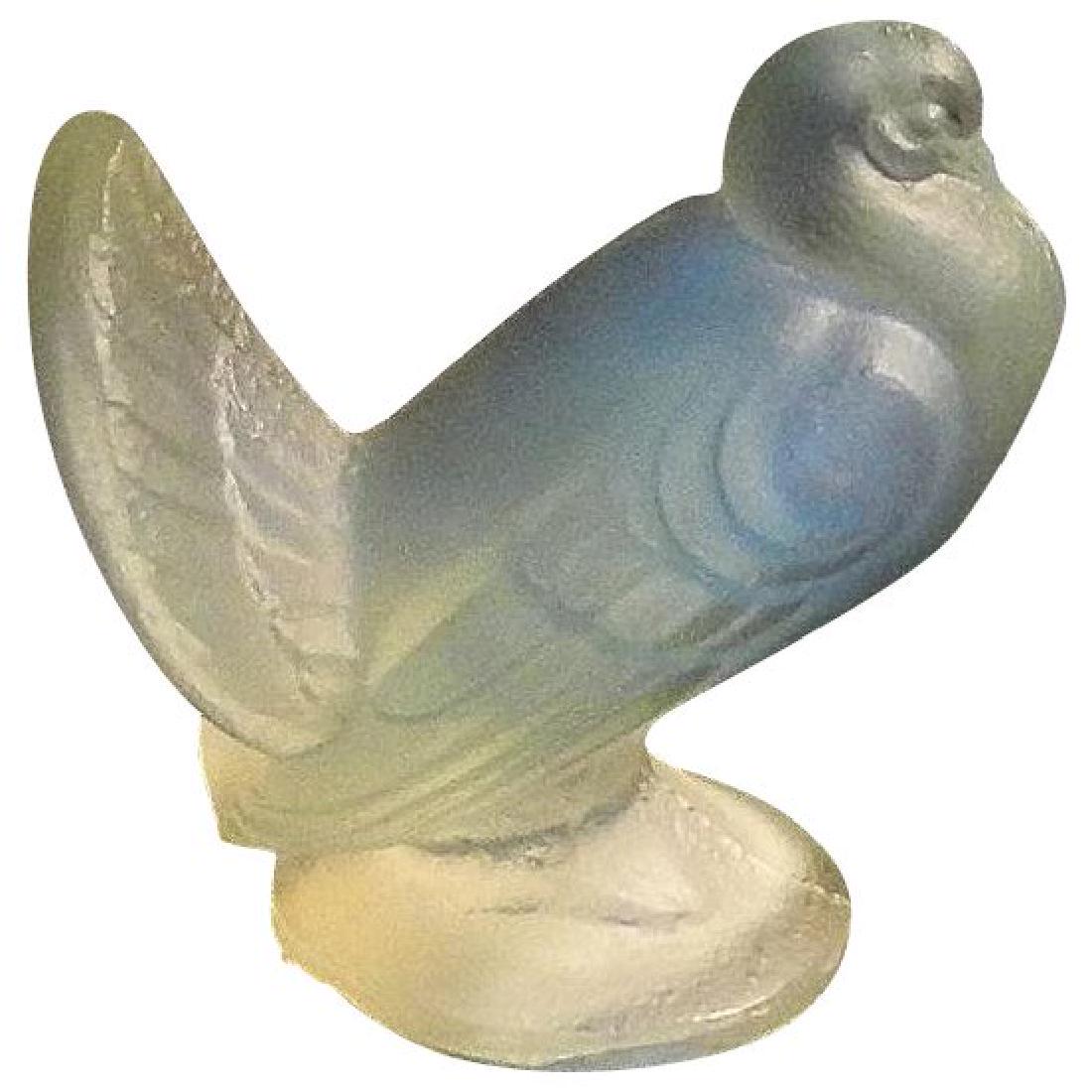 Vintage Sabino Art Glass Opalescent Small Dove Head Up: This Vintage Sabino Art Glass Opalescent Small Dove Head Up measures 2" x 2" - 5cm. x 5cm. It is in Excellent Condition! NO chips or flea bites. Difference in color is due to use of or nonuse of a fla
