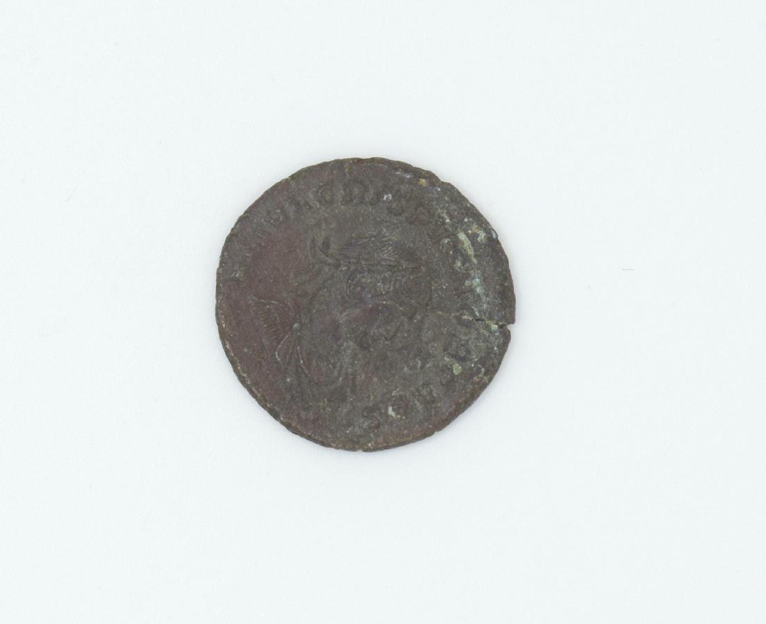 ROMAN EMPIRE. HONORIUS. 393-423AD BRONZE COIN: ROMAN EMPIRE. HONORIUS. 393-423AD BRONZE COIN Origin: Turkey Date/Period: 393-423AD Weight: 3.20 gr Size: 1.72 mm No Reserve: This lot starts at $1 and has no reserve as a courtesy so that collectors 