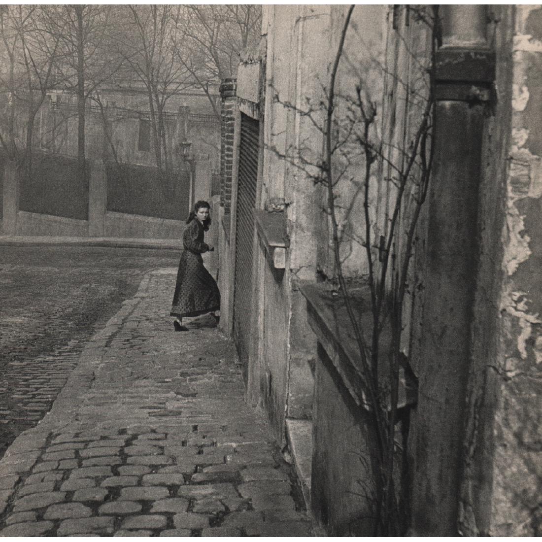 WILLY RONIS - Rue de la Cloche: Artist: WILLY RONIS Print Title: Rue de la Cloche Medium: Sheet-Fed Gravure Printing Date: 1954 Printed in France Image Size: 8.25 X 8 inches Willy Ronis (1910-2009) was a French photographer. His bes